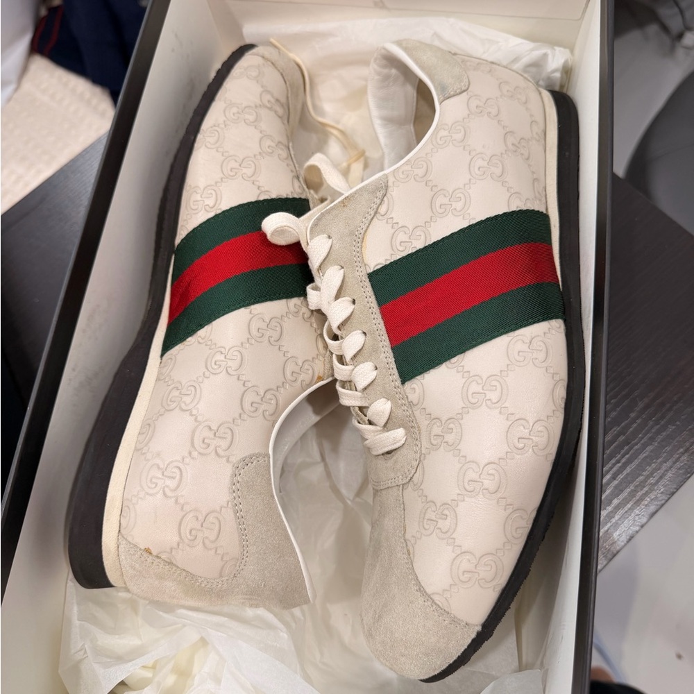 Gucci Cream Sneakers with Red and Green Accents - Picture 3 of 4